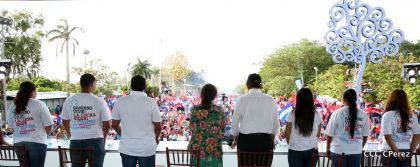 Daniel y Rosario se funden en abrazo solidario con las Madres en Oración y Cantata por la Paz