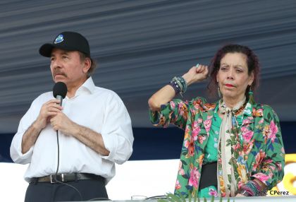 Daniel y Rosario se funden en abrazo solidario con las Madres en Oración y Cantata por la Paz