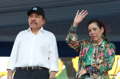 Daniel y Rosario se funden en abrazo solidario con las Madres en Oración y Cantata por la Paz