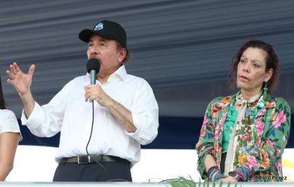 Daniel y Rosario se funden en abrazo solidario con las Madres en Oración y Cantata por la Paz