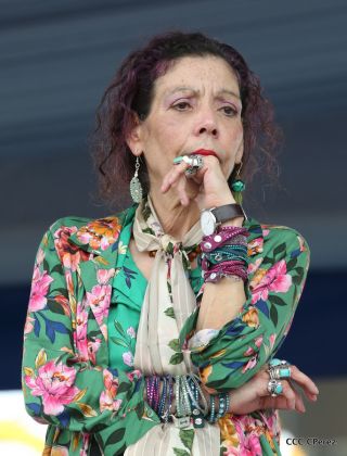 Daniel y Rosario se funden en abrazo solidario con las Madres en Oración y Cantata por la Paz