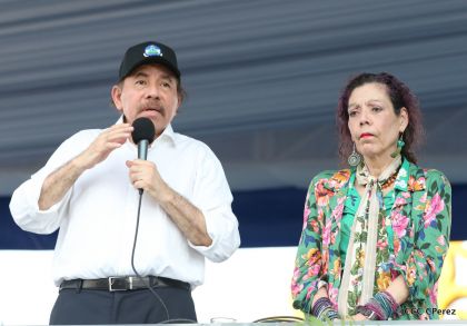 Daniel y Rosario se funden en abrazo solidario con las Madres en Oración y Cantata por la Paz