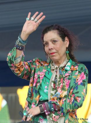 Daniel y Rosario se funden en abrazo solidario con las Madres en Oración y Cantata por la Paz