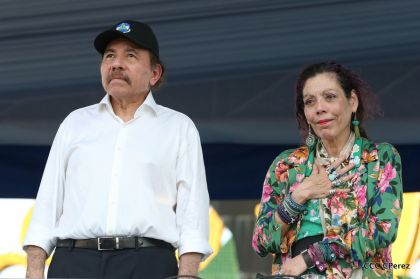 Daniel y Rosario se funden en abrazo solidario con las Madres en Oración y Cantata por la Paz