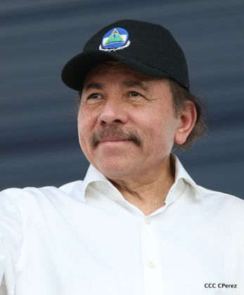 Daniel y Rosario se funden en abrazo solidario con las Madres en Oración y Cantata por la Paz