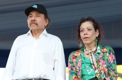 Daniel y Rosario se funden en abrazo solidario con las Madres en Oración y Cantata por la Paz