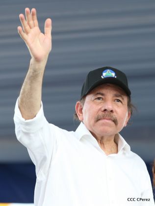 Daniel y Rosario se funden en abrazo solidario con las Madres en Oración y Cantata por la Paz