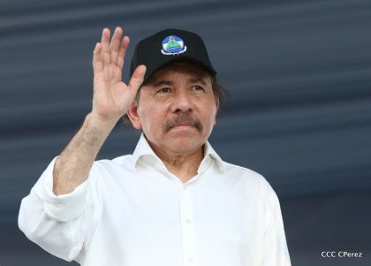 Daniel y Rosario se funden en abrazo solidario con las Madres en Oración y Cantata por la Paz