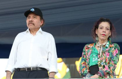 Daniel y Rosario se funden en abrazo solidario con las Madres en Oración y Cantata por la Paz