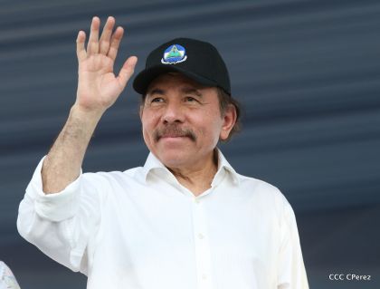 Daniel y Rosario se funden en abrazo solidario con las Madres en Oración y Cantata por la Paz