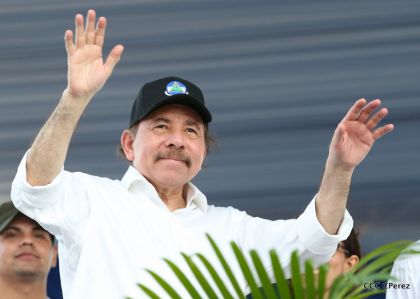 Daniel y Rosario se funden en abrazo solidario con las Madres en Oración y Cantata por la Paz