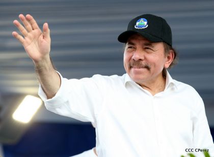 Daniel y Rosario se funden en abrazo solidario con las Madres en Oración y Cantata por la Paz