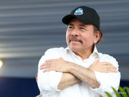 Daniel y Rosario se funden en abrazo solidario con las Madres en Oración y Cantata por la Paz