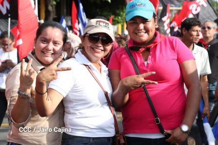 Daniel y Rosario se funden en abrazo solidario con las Madres en Oración y Cantata por la Paz