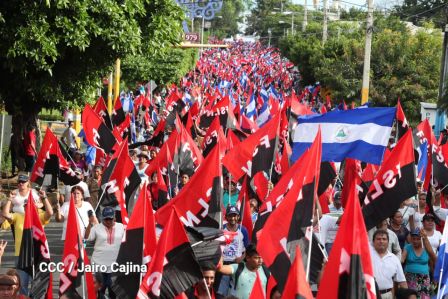 Daniel y Rosario se funden en abrazo solidario con las Madres en Oración y Cantata por la Paz