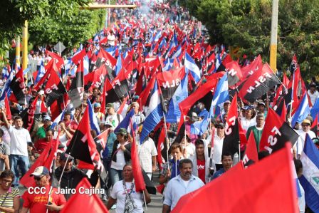 Daniel y Rosario se funden en abrazo solidario con las Madres en Oración y Cantata por la Paz