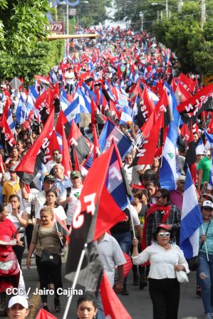 Daniel y Rosario se funden en abrazo solidario con las Madres en Oración y Cantata por la Paz
