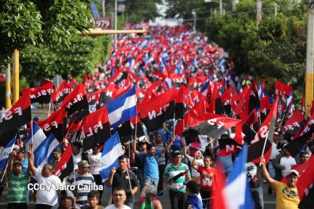 Daniel y Rosario se funden en abrazo solidario con las Madres en Oración y Cantata por la Paz