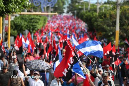 Daniel y Rosario se funden en abrazo solidario con las Madres en Oración y Cantata por la Paz