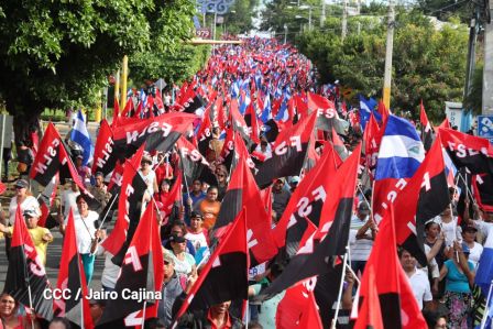 Daniel y Rosario se funden en abrazo solidario con las Madres en Oración y Cantata por la Paz