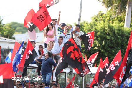 Daniel y Rosario se funden en abrazo solidario con las Madres en Oración y Cantata por la Paz