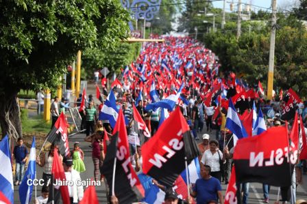 Daniel y Rosario se funden en abrazo solidario con las Madres en Oración y Cantata por la Paz