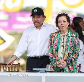 Daniel y Rosario se funden en abrazo solidario con las Madres en Oración y Cantata por la Paz