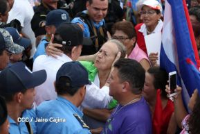 Daniel y Rosario se funden en abrazo solidario con las Madres en Oración y Cantata por la Paz