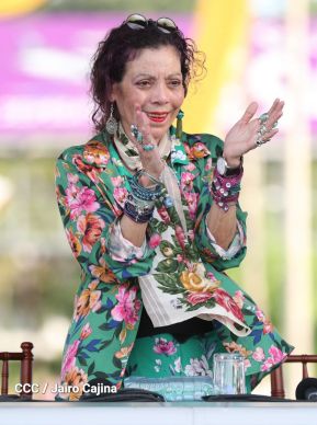 Daniel y Rosario se funden en abrazo solidario con las Madres en Oración y Cantata por la Paz