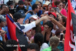 Daniel y Rosario se funden en abrazo solidario con las Madres en Oración y Cantata por la Paz