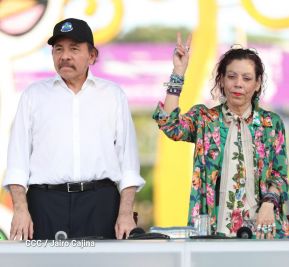 Daniel y Rosario se funden en abrazo solidario con las Madres en Oración y Cantata por la Paz