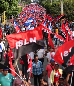 Daniel y Rosario se funden en abrazo solidario con las Madres en Oración y Cantata por la Paz