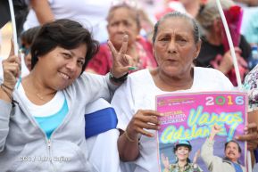 Daniel y Rosario se funden en abrazo solidario con las Madres en Oración y Cantata por la Paz