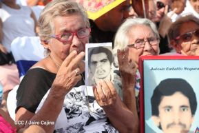 Daniel y Rosario se funden en abrazo solidario con las Madres en Oración y Cantata por la Paz