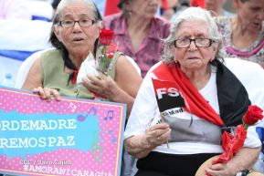 Daniel y Rosario se funden en abrazo solidario con las Madres en Oración y Cantata por la Paz