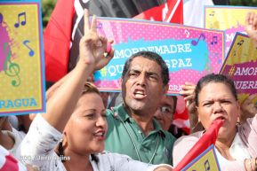 Daniel y Rosario se funden en abrazo solidario con las Madres en Oración y Cantata por la Paz