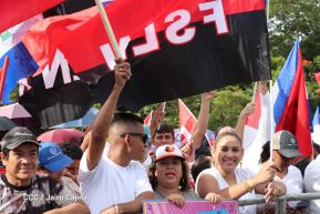 Daniel y Rosario se funden en abrazo solidario con las Madres en Oración y Cantata por la Paz