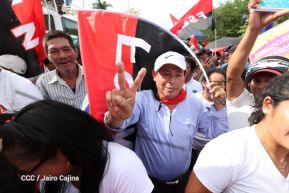 Daniel y Rosario se funden en abrazo solidario con las Madres en Oración y Cantata por la Paz