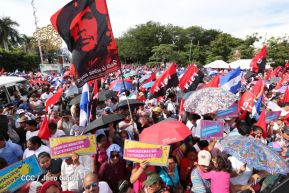 Daniel y Rosario se funden en abrazo solidario con las Madres en Oración y Cantata por la Paz