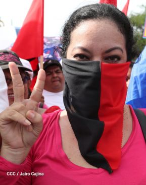 Daniel y Rosario se funden en abrazo solidario con las Madres en Oración y Cantata por la Paz