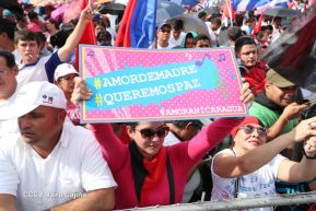 Daniel y Rosario se funden en abrazo solidario con las Madres en Oración y Cantata por la Paz