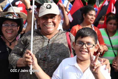 Daniel y Rosario se funden en abrazo solidario con las Madres en Oración y Cantata por la Paz