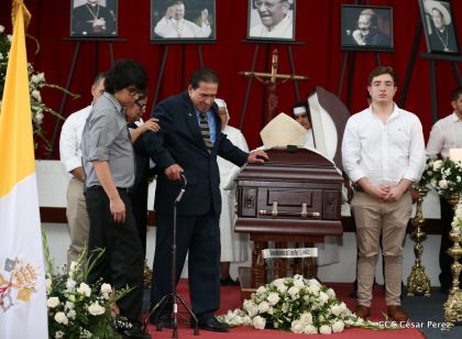 El Cardenal Miguel Obando, una luz en los caminos de Diálogo, Perdón, Reencuentro y Paz