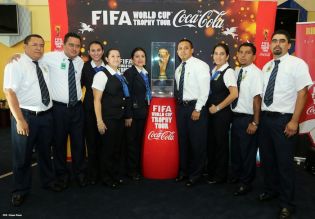 Trofeo de la Copa Mundial de la FIFA visita por primera vez Nicaragua