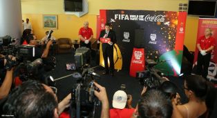 Trofeo de la Copa Mundial de la FIFA visita por primera vez Nicaragua