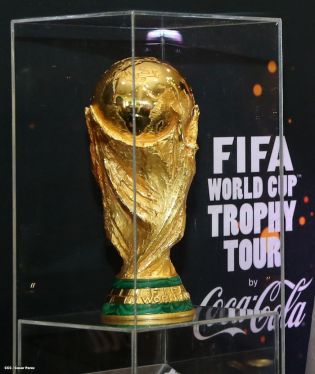 Trofeo de la Copa Mundial de la FIFA visita por primera vez Nicaragua