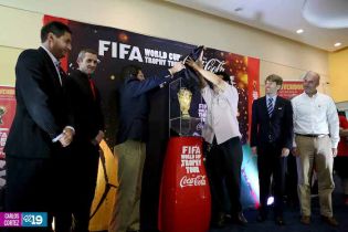 Trofeo de la Copa Mundial de la FIFA visita por primera vez Nicaragua