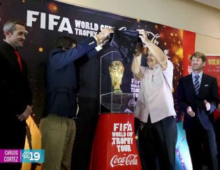 Trofeo de la Copa Mundial de la FIFA visita por primera vez Nicaragua