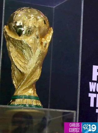 Trofeo de la Copa Mundial de la FIFA visita por primera vez Nicaragua