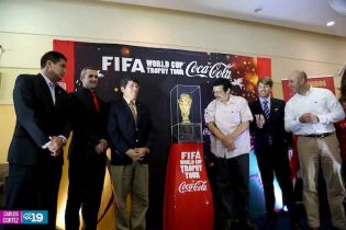 Trofeo de la Copa Mundial de la FIFA visita por primera vez Nicaragua